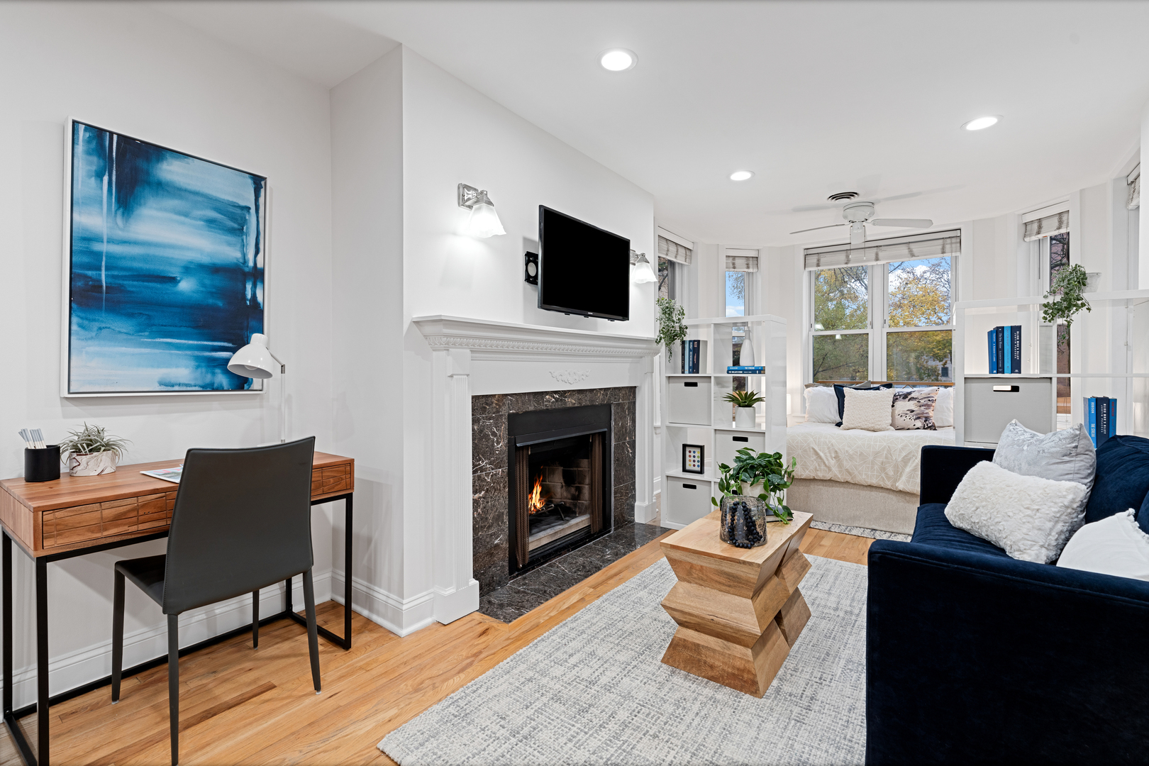 950 W Belle Plaine Avenue 1W