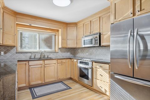 Tiny photo for 320 Claymoor Road #1A, Hinsdale, IL 60521 (MLS # 12523668)