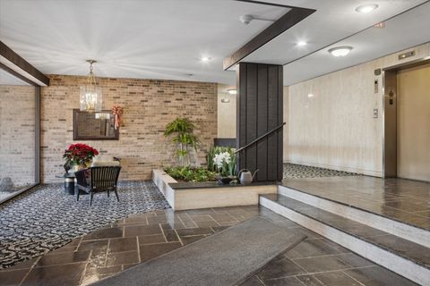 Tiny photo for 320 Claymoor Road #1A, Hinsdale, IL 60521 (MLS # 12523668)