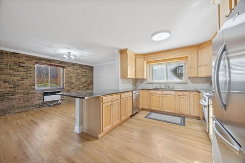 Tiny photo for 320 Claymoor Road #1A, Hinsdale, IL 60521 (MLS # 12523668)