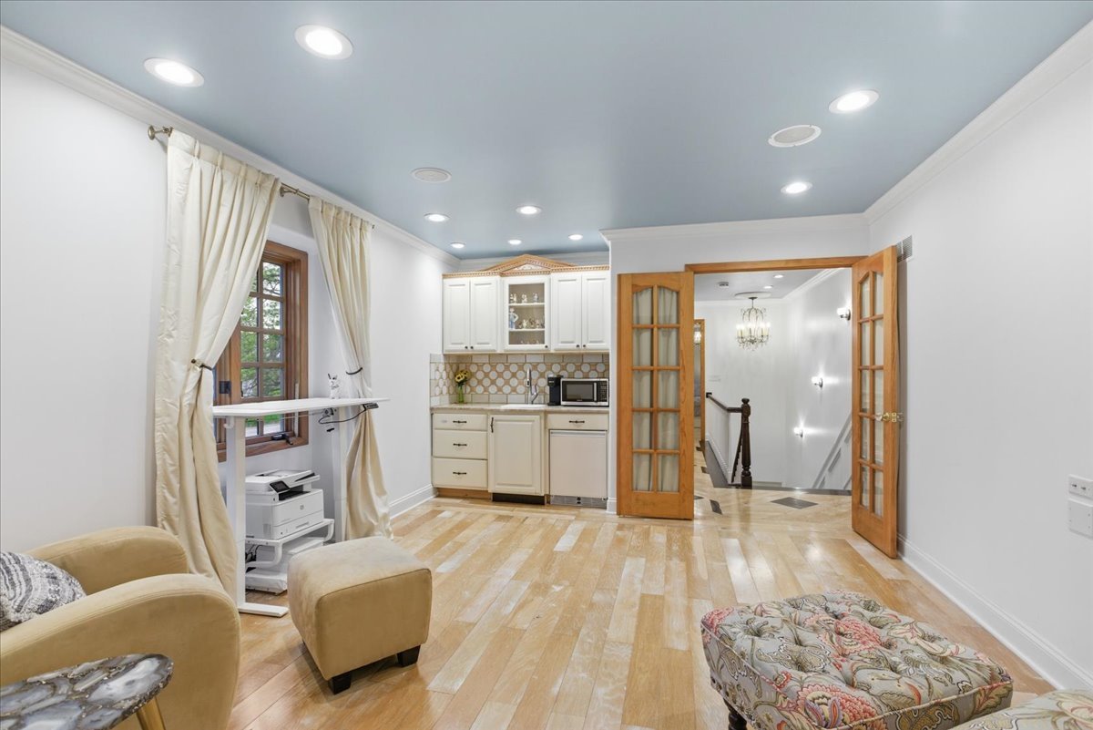 39 Mockingbird Lane