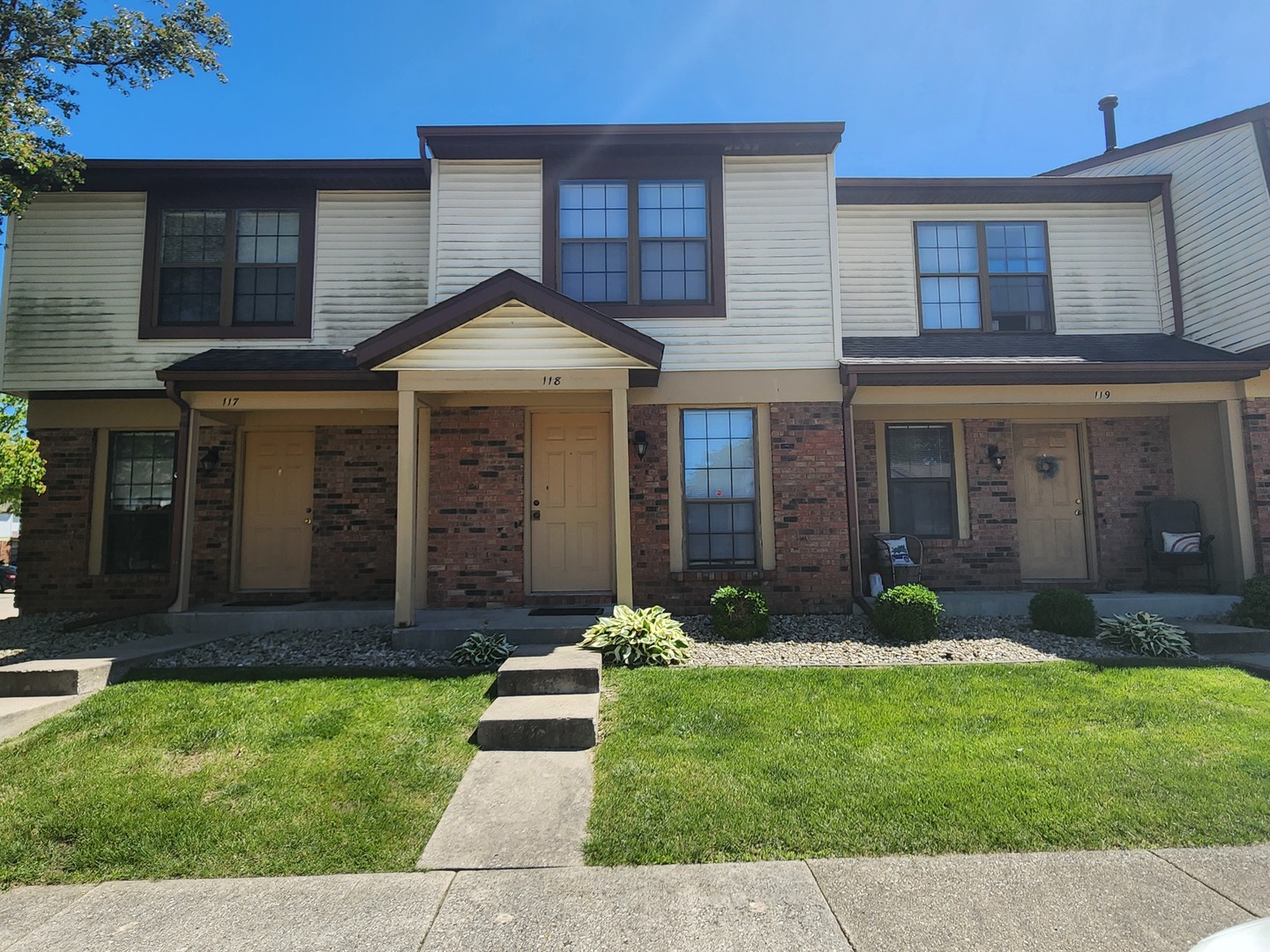 View Normal, IL 61761 townhome