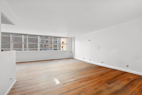 Tiny photo for 6301 N Sheridan Road #14E, Chicago, IL 60660 (MLS # 12560513)