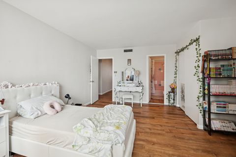 Tiny photo for 6301 N Sheridan Road #14E, Chicago, IL 60660 (MLS # 12560513)