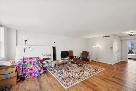 Tiny photo for 6301 N Sheridan Road #14E, Chicago, IL 60660 (MLS # 12560513)