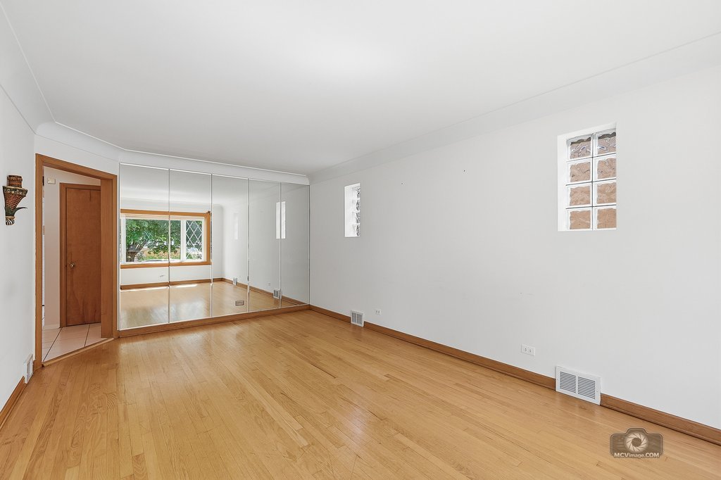 3221 N Pioneer Avenue