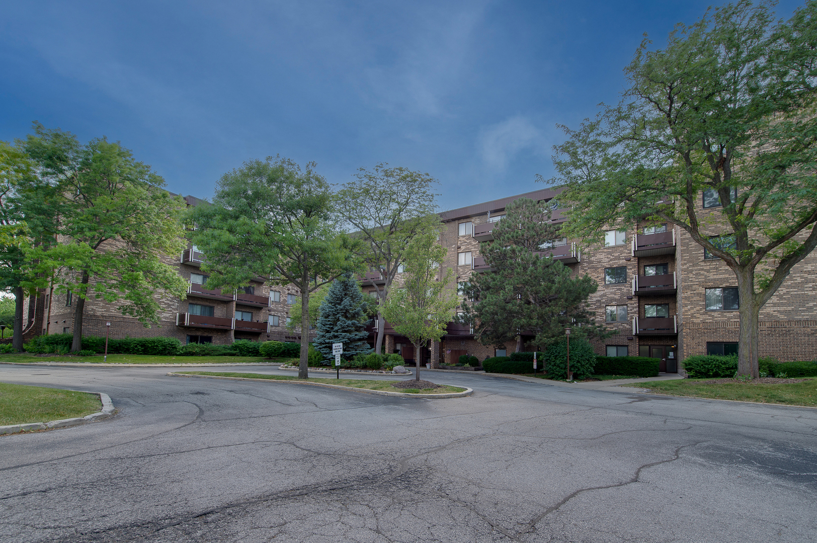 View Elk Grove Village, IL 60007 condo