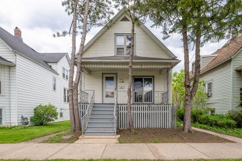 Photo of 5834 W Byron Street, Chicago, IL 60634 (MLS # 12635188)