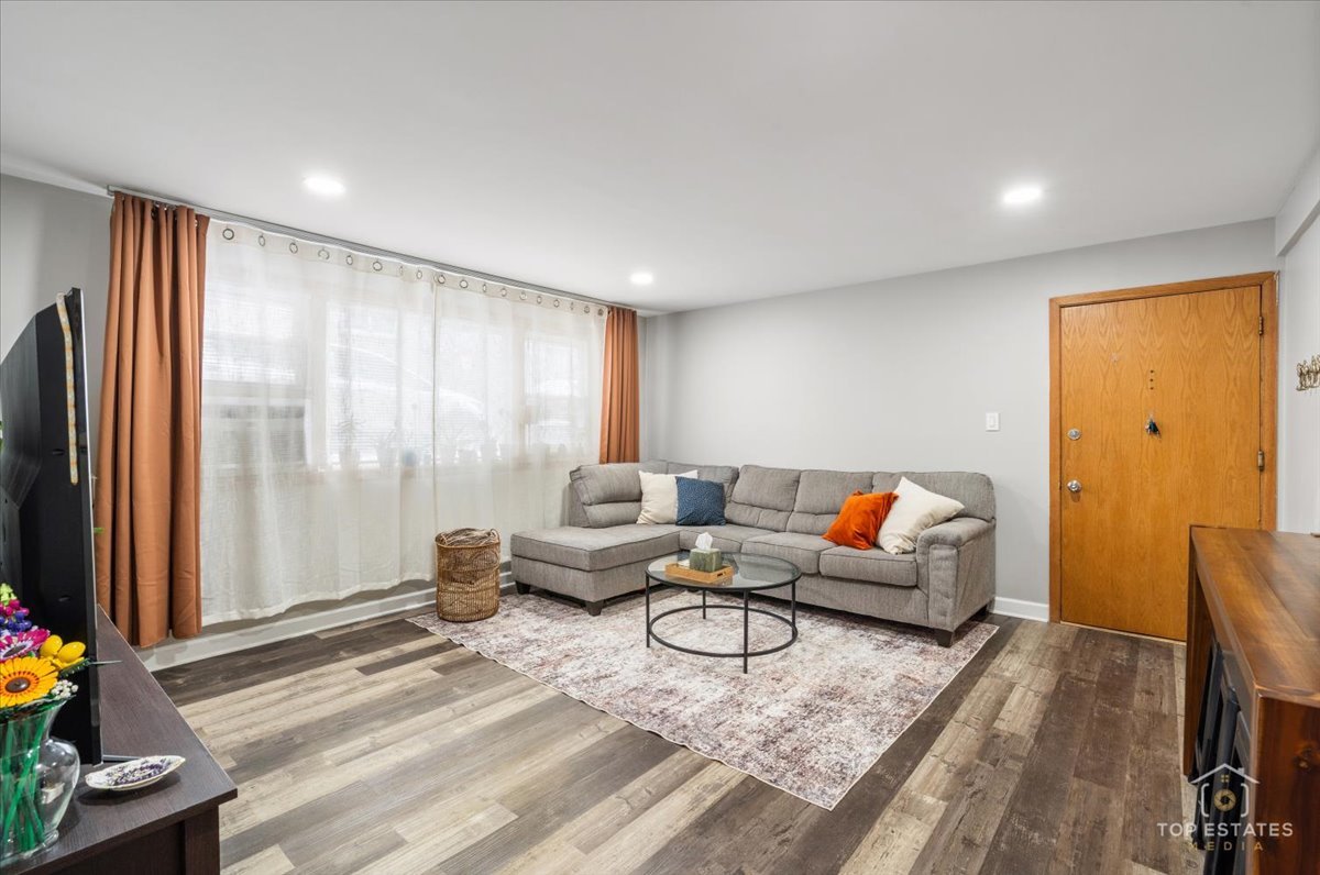 10123 Hartford Court GC