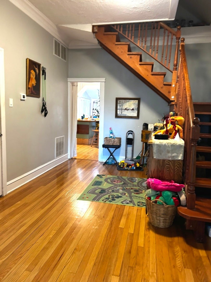 2529 W 39th Place