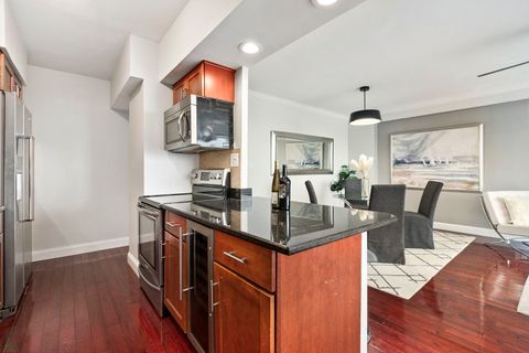 Tiny photo for 3180 N Lake Shore Drive #4B, Chicago, IL 60657 (MLS # 12591158)