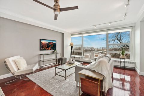 Tiny photo for 3180 N Lake Shore Drive #4B, Chicago, IL 60657 (MLS # 12591158)