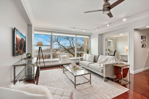 Tiny photo for 3180 N Lake Shore Drive #4B, Chicago, IL 60657 (MLS # 12591158)