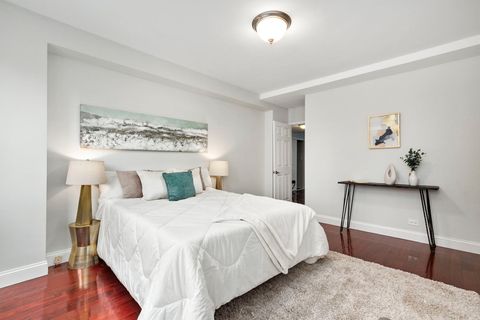 Tiny photo for 3180 N Lake Shore Drive #4B, Chicago, IL 60657 (MLS # 12591158)