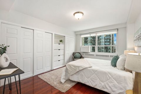 Tiny photo for 3180 N Lake Shore Drive #4B, Chicago, IL 60657 (MLS # 12591158)