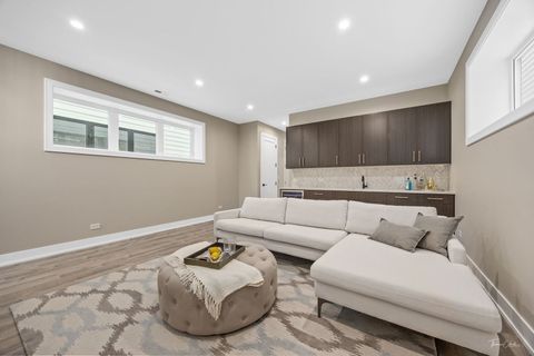 Tiny photo for 1642 W Wolfram Street, Chicago, IL 60657 (MLS # 12580466)