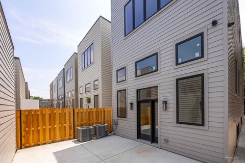 Tiny photo for 1642 W Wolfram Street, Chicago, IL 60657 (MLS # 12580466)