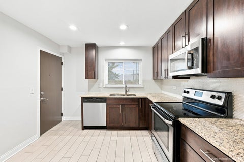 Tiny photo for 400 E KENSINGTON Road #B, Mount Prospect, IL 60056 (MLS # 12785215)