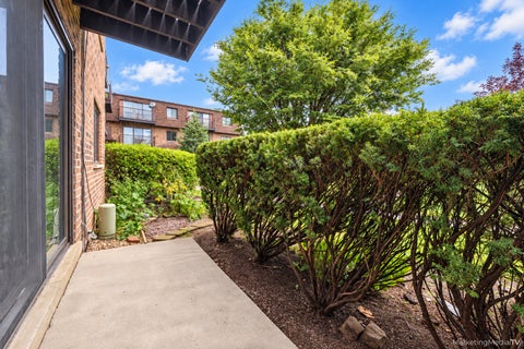 Tiny photo for 400 E KENSINGTON Road #B, Mount Prospect, IL 60056 (MLS # 12785215)