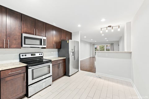 Tiny photo for 400 E KENSINGTON Road #B, Mount Prospect, IL 60056 (MLS # 12785215)