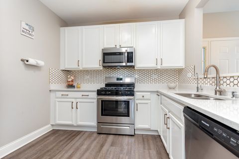 Tiny photo for 954 Genesee Drive #954, Naperville, IL 60563 (MLS # 12474856)