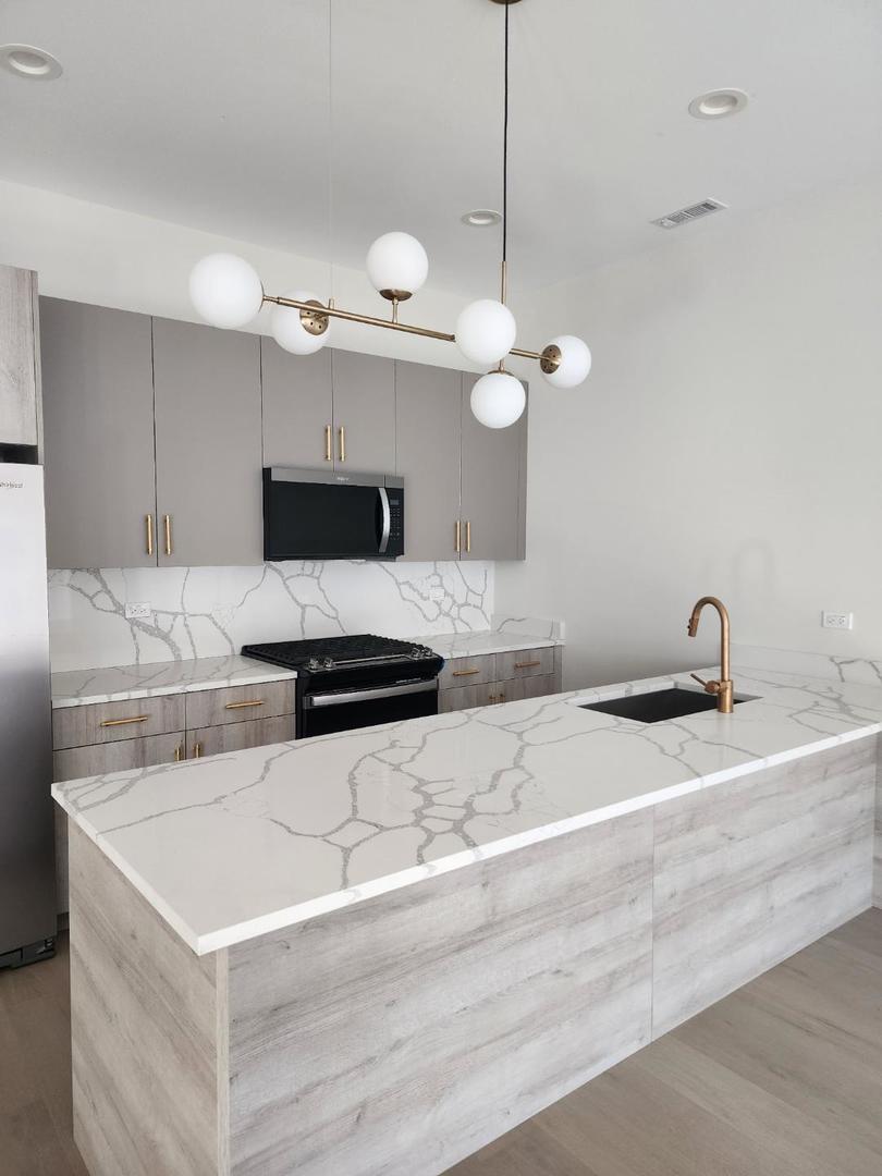 4625 S Michigan Avenue 2