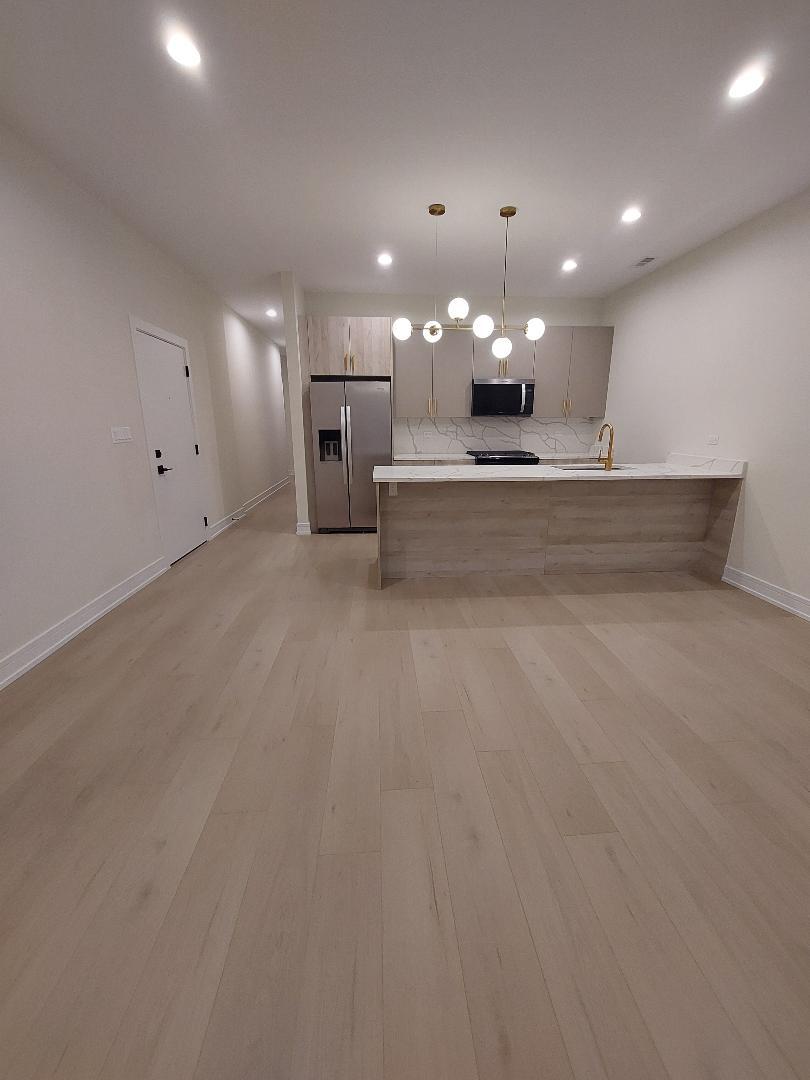 4625 S Michigan Avenue 2