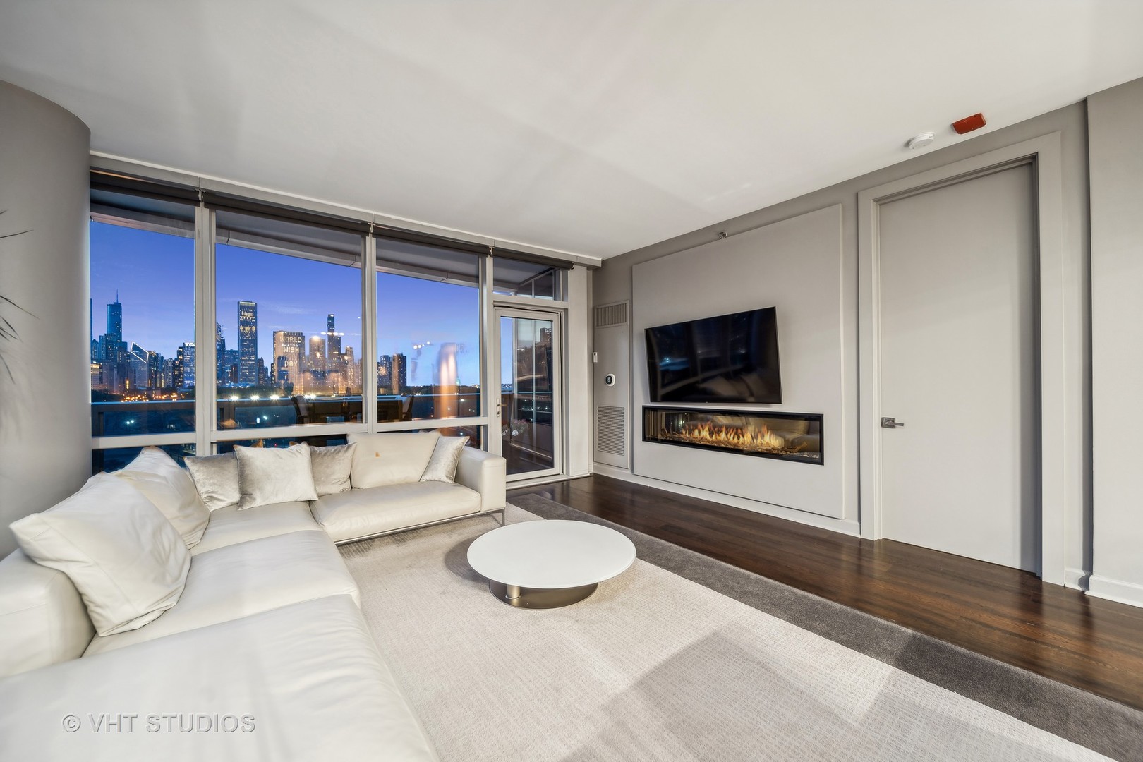 1211 S Prairie Avenue 706