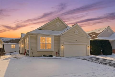 Photo of 8 E Hague Drive, Antioch, IL 60002 (MLS # 12551609)