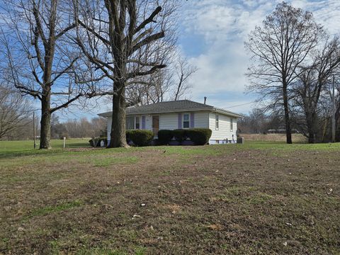 Photo of 909 S Jackson Street, Mcleansboro, IL 62859 (MLS # 12586456)