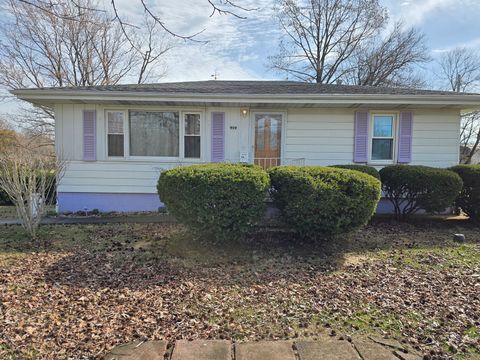 Tiny photo for 909 S Jackson Street, Mcleansboro, IL 62859 (MLS # 12586456)