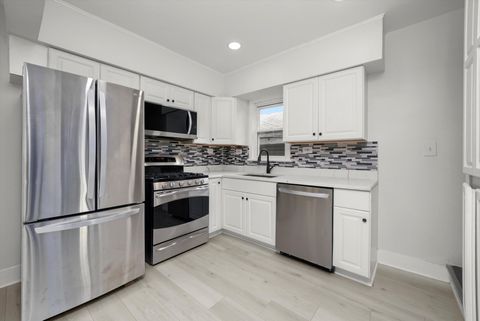 Tiny photo for 2011 Grey Avenue, Evanston, IL 60201 (MLS # 12531821)