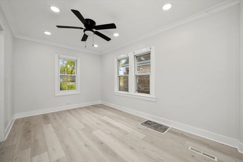 Tiny photo for 2011 Grey Avenue, Evanston, IL 60201 (MLS # 12531821)