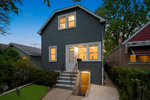 Tiny photo for 2011 Grey Avenue, Evanston, IL 60201 (MLS # 12531821)