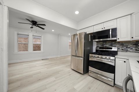 Tiny photo for 2011 Grey Avenue, Evanston, IL 60201 (MLS # 12531821)