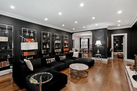 Tiny photo for 3534 N Lake Shore Drive #2C, Chicago, IL 60657 (MLS # 12467697)