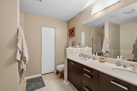 Tiny photo for 500 W SUPERIOR Street #813, Chicago, IL 60654 (MLS # 12624380)