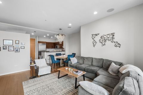 Tiny photo for 500 W SUPERIOR Street #813, Chicago, IL 60654 (MLS # 12624380)