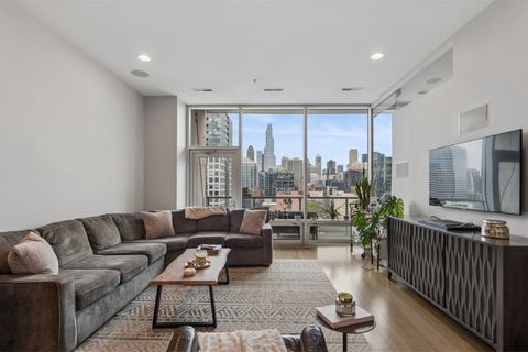Tiny photo for 500 W SUPERIOR Street #813, Chicago, IL 60654 (MLS # 12624380)