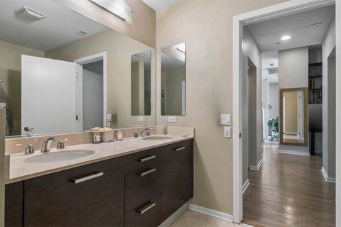 Tiny photo for 500 W SUPERIOR Street #813, Chicago, IL 60654 (MLS # 12624380)