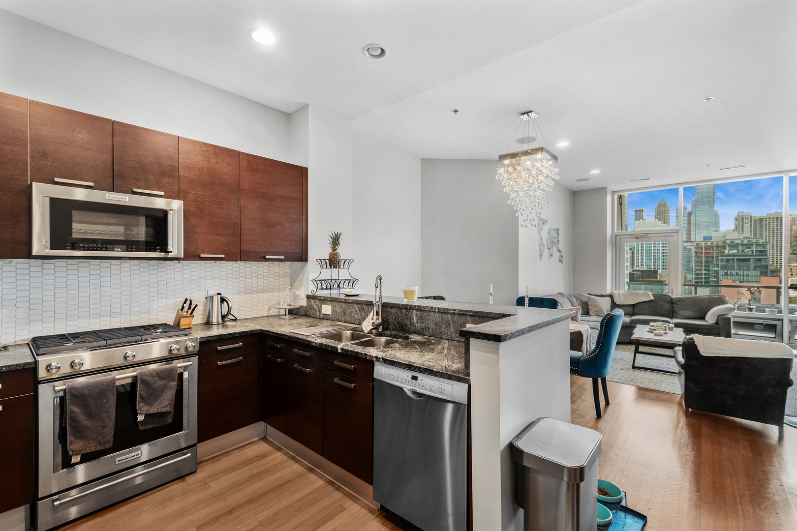 500 W SUPERIOR Street 813