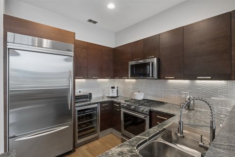 Tiny photo for 500 W SUPERIOR Street #813, Chicago, IL 60654 (MLS # 12624380)