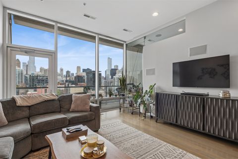 Tiny photo for 500 W SUPERIOR Street #813, Chicago, IL 60654 (MLS # 12624380)