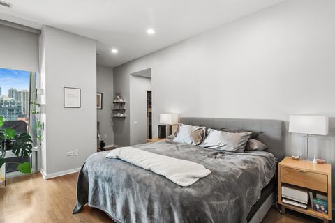 Tiny photo for 500 W SUPERIOR Street #813, Chicago, IL 60654 (MLS # 12624380)