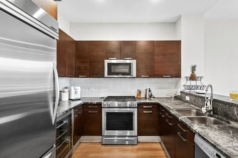 Tiny photo for 500 W SUPERIOR Street #813, Chicago, IL 60654 (MLS # 12624380)
