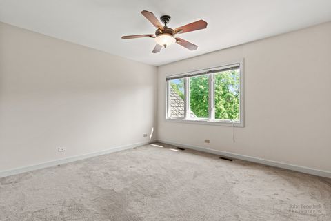 Tiny photo for 5420 Belmont Court, Libertyville, IL 60048 (MLS # 12457190)