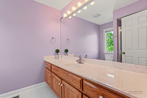 Tiny photo for 5420 Belmont Court, Libertyville, IL 60048 (MLS # 12457190)