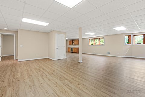 Tiny photo for 5420 Belmont Court, Libertyville, IL 60048 (MLS # 12457190)