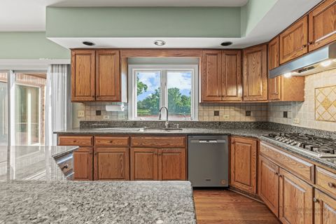 Tiny photo for 5420 Belmont Court, Libertyville, IL 60048 (MLS # 12457190)