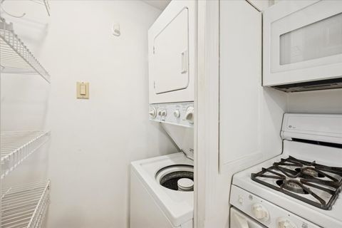 Tiny photo for 7348 Lake Street #2E, River Forest, IL 60305 (MLS # 12587595)